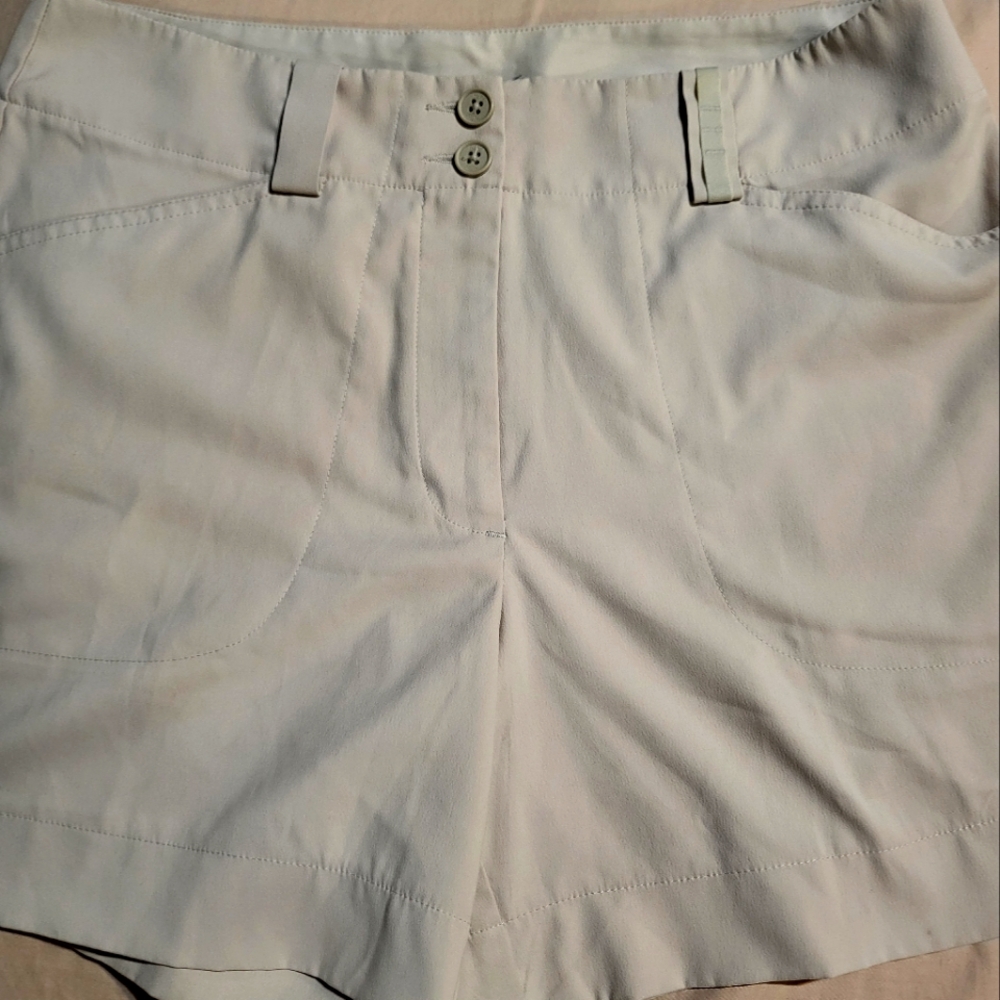 Nike Cream Golf Womens Buttoned Shorts